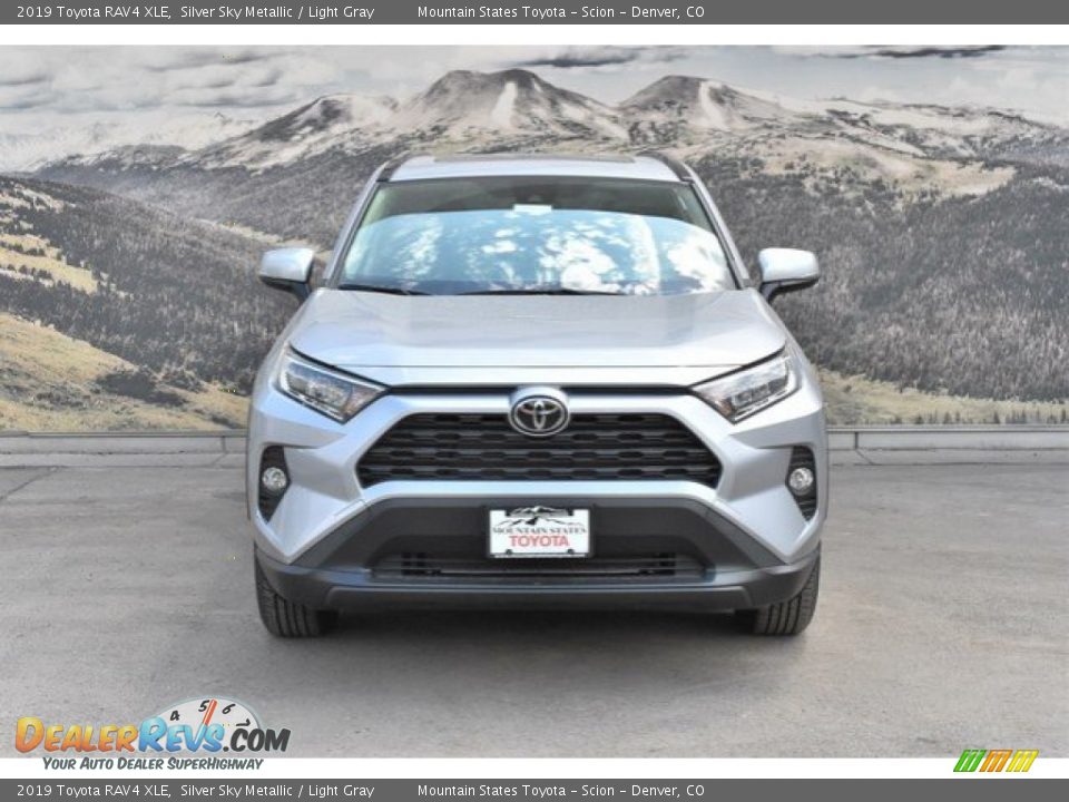 2019 Toyota RAV4 XLE Silver Sky Metallic / Light Gray Photo #2