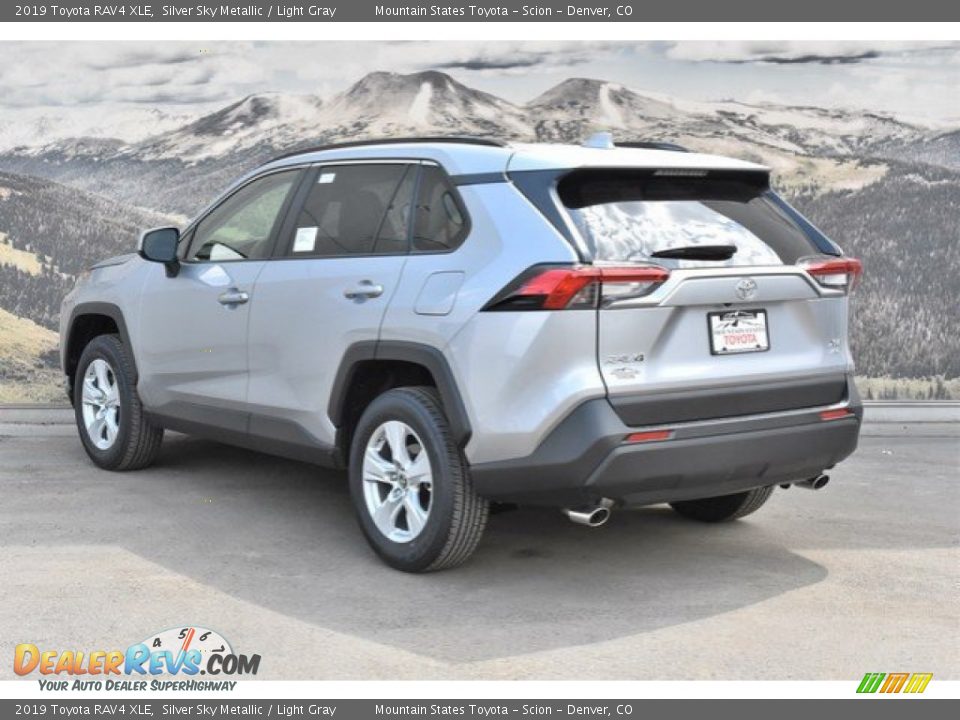 2019 Toyota RAV4 XLE Silver Sky Metallic / Light Gray Photo #3