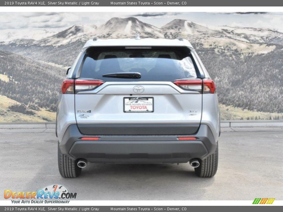 2019 Toyota RAV4 XLE Silver Sky Metallic / Light Gray Photo #4