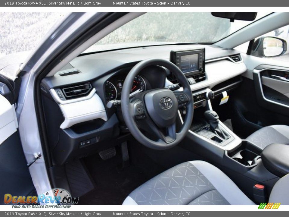 2019 Toyota RAV4 XLE Silver Sky Metallic / Light Gray Photo #5