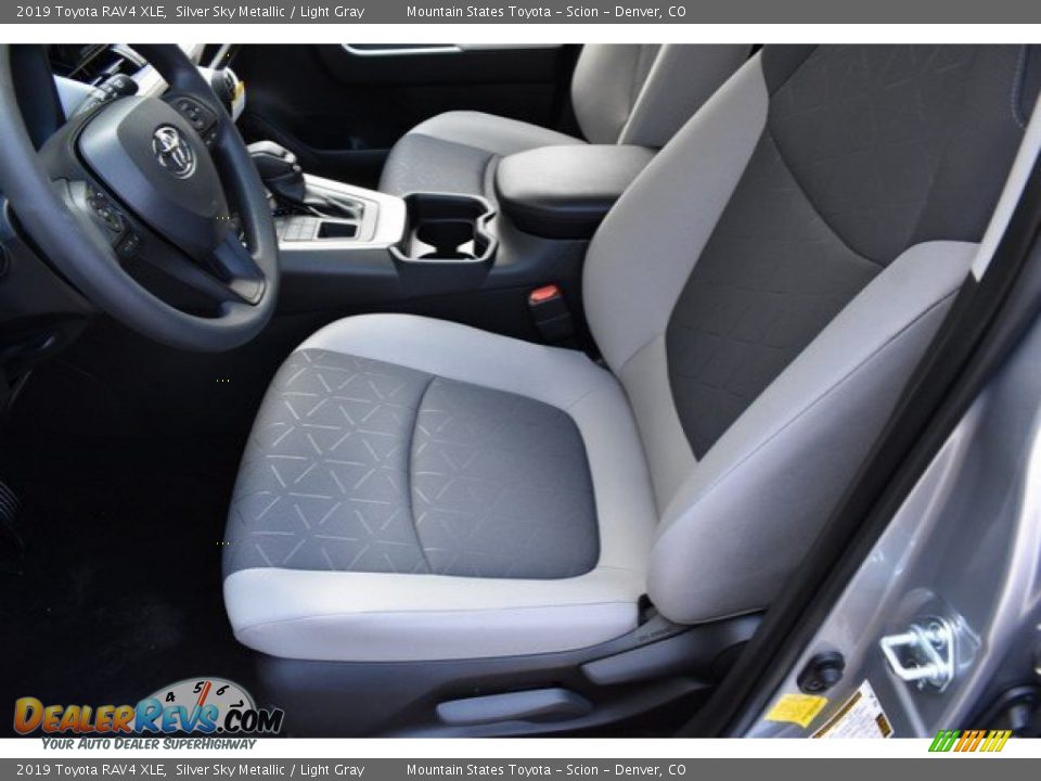 2019 Toyota RAV4 XLE Silver Sky Metallic / Light Gray Photo #6