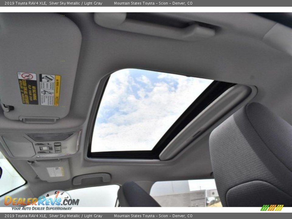 2019 Toyota RAV4 XLE Silver Sky Metallic / Light Gray Photo #8
