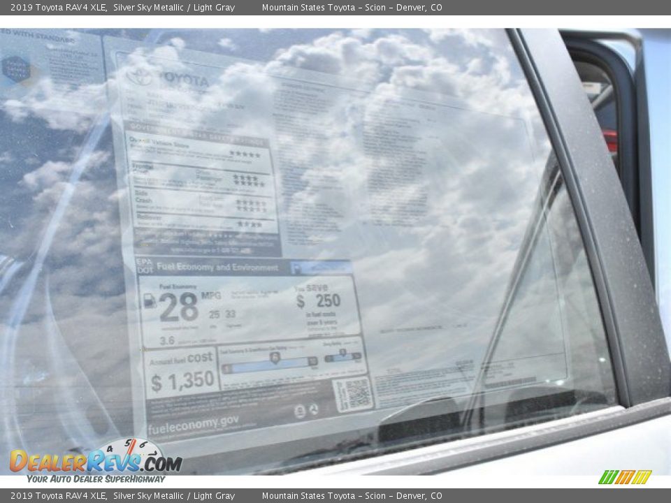 2019 Toyota RAV4 XLE Silver Sky Metallic / Light Gray Photo #11