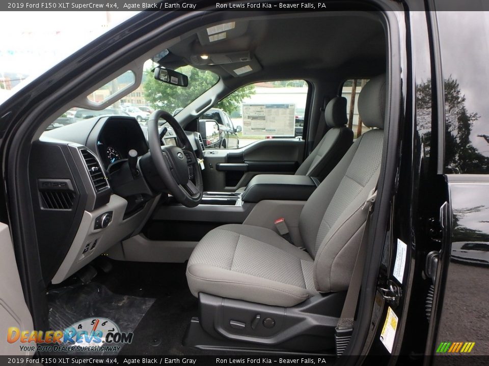 Front Seat of 2019 Ford F150 XLT SuperCrew 4x4 Photo #11