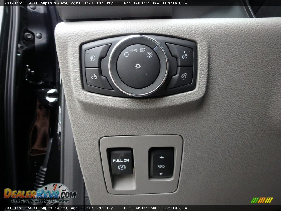 Controls of 2019 Ford F150 XLT SuperCrew 4x4 Photo #15