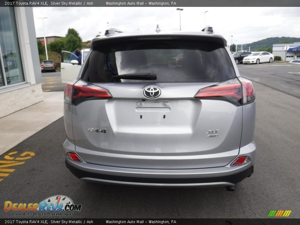 2017 Toyota RAV4 XLE Silver Sky Metallic / Ash Photo #9