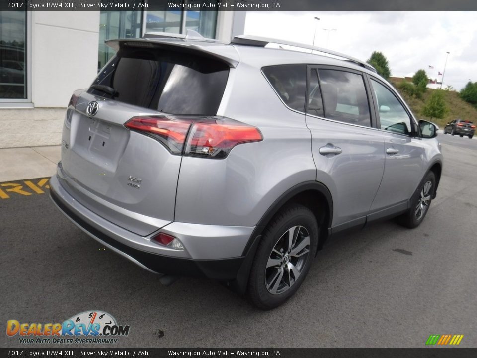 2017 Toyota RAV4 XLE Silver Sky Metallic / Ash Photo #10