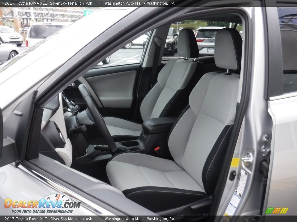 2017 Toyota RAV4 XLE Silver Sky Metallic / Ash Photo #15
