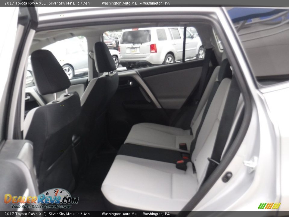 2017 Toyota RAV4 XLE Silver Sky Metallic / Ash Photo #24