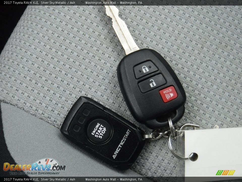 2017 Toyota RAV4 XLE Silver Sky Metallic / Ash Photo #27