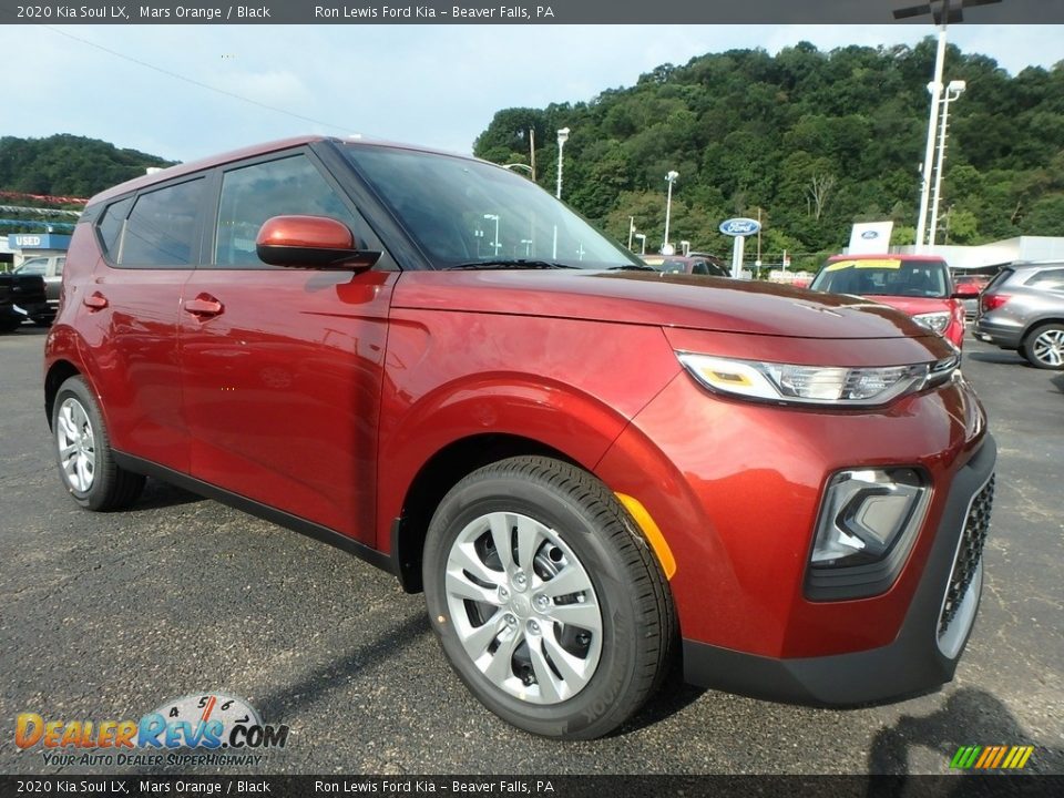 Front 3/4 View of 2020 Kia Soul LX Photo #10