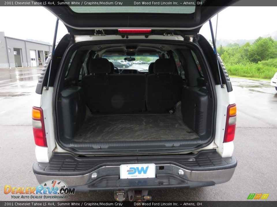 2001 Chevrolet Tahoe LS 4x4 Summit White / Graphite/Medium Gray Photo #12