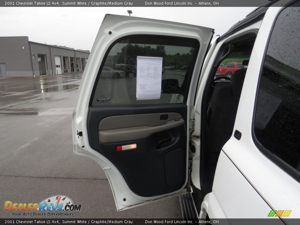 2001 Chevrolet Tahoe LS 4x4 Summit White / Graphite/Medium Gray Photo #20
