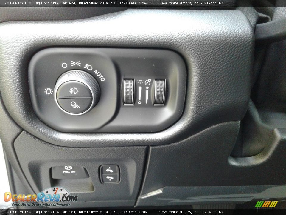 2019 Ram 1500 Big Horn Crew Cab 4x4 Billett Silver Metallic / Black/Diesel Gray Photo #17