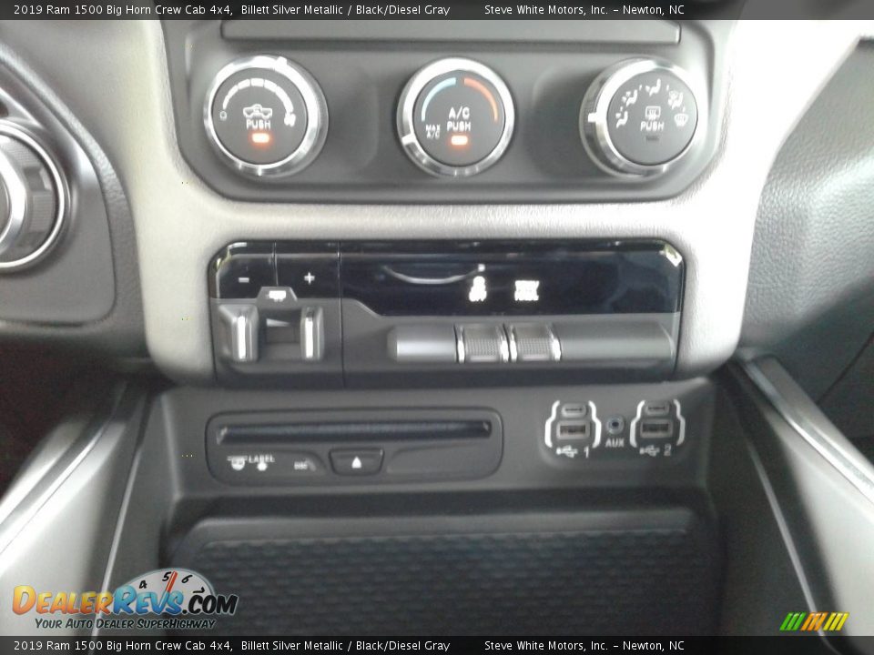 2019 Ram 1500 Big Horn Crew Cab 4x4 Billett Silver Metallic / Black/Diesel Gray Photo #27