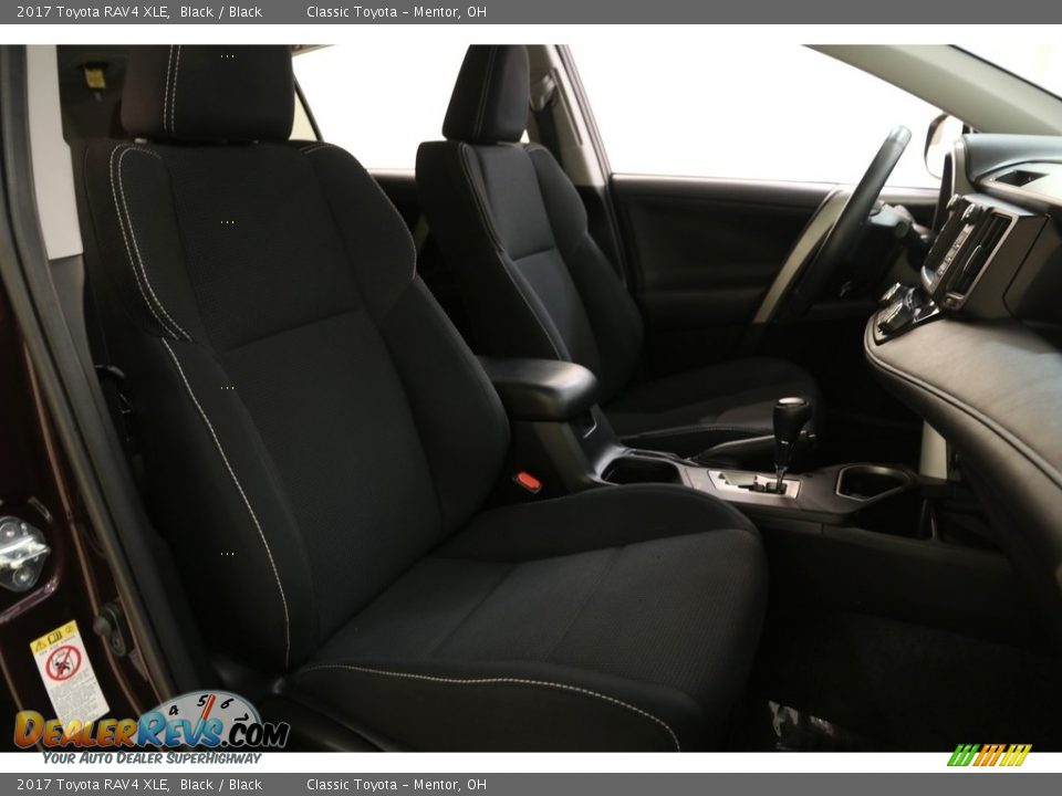 2017 Toyota RAV4 XLE Black / Black Photo #15
