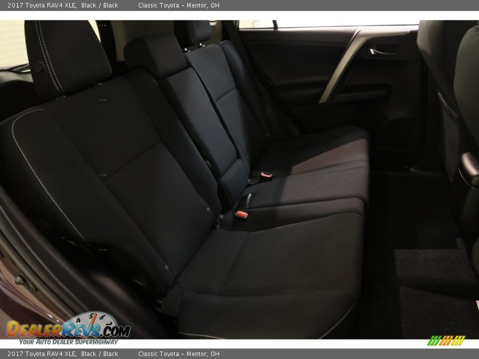 2017 Toyota RAV4 XLE Black / Black Photo #16