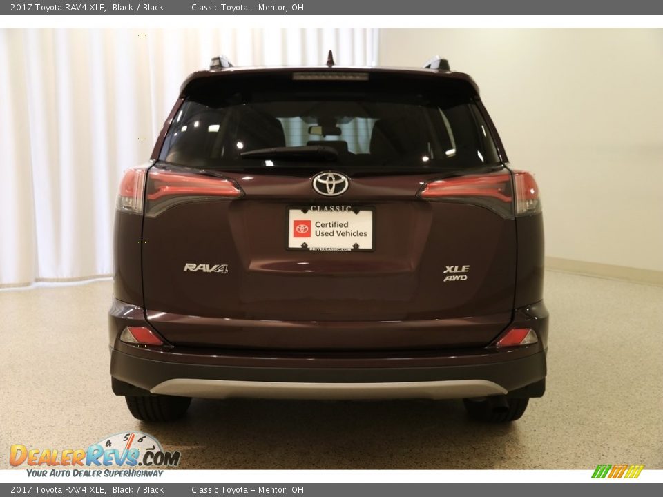2017 Toyota RAV4 XLE Black / Black Photo #18