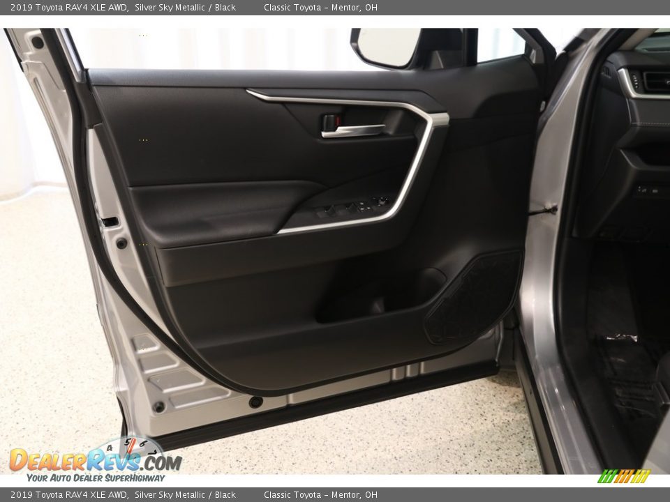 2019 Toyota RAV4 XLE AWD Silver Sky Metallic / Black Photo #4