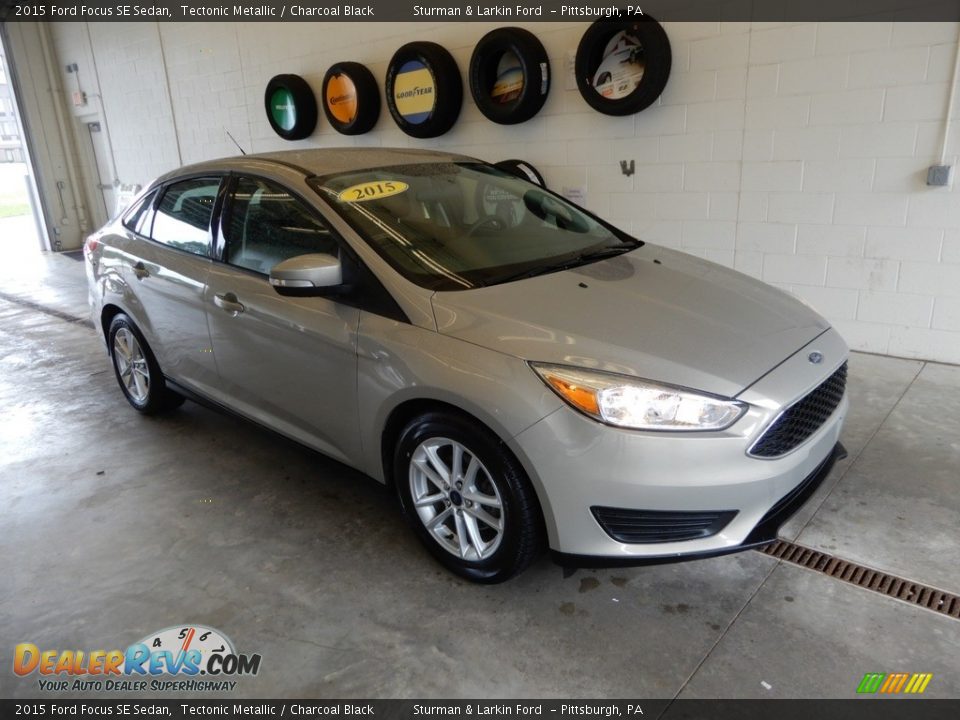 2015 Ford Focus SE Sedan Tectonic Metallic / Charcoal Black Photo #1