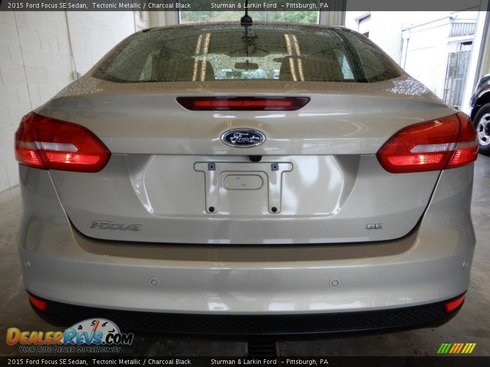 2015 Ford Focus SE Sedan Tectonic Metallic / Charcoal Black Photo #5