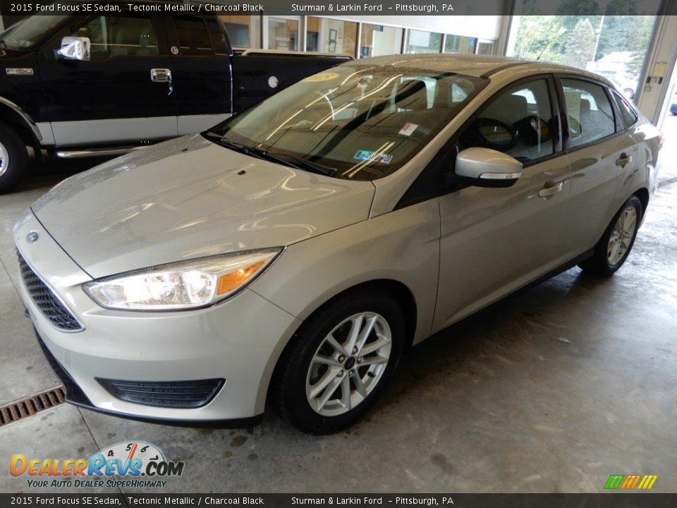 2015 Ford Focus SE Sedan Tectonic Metallic / Charcoal Black Photo #9