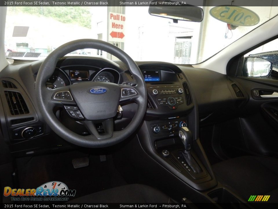 2015 Ford Focus SE Sedan Tectonic Metallic / Charcoal Black Photo #16