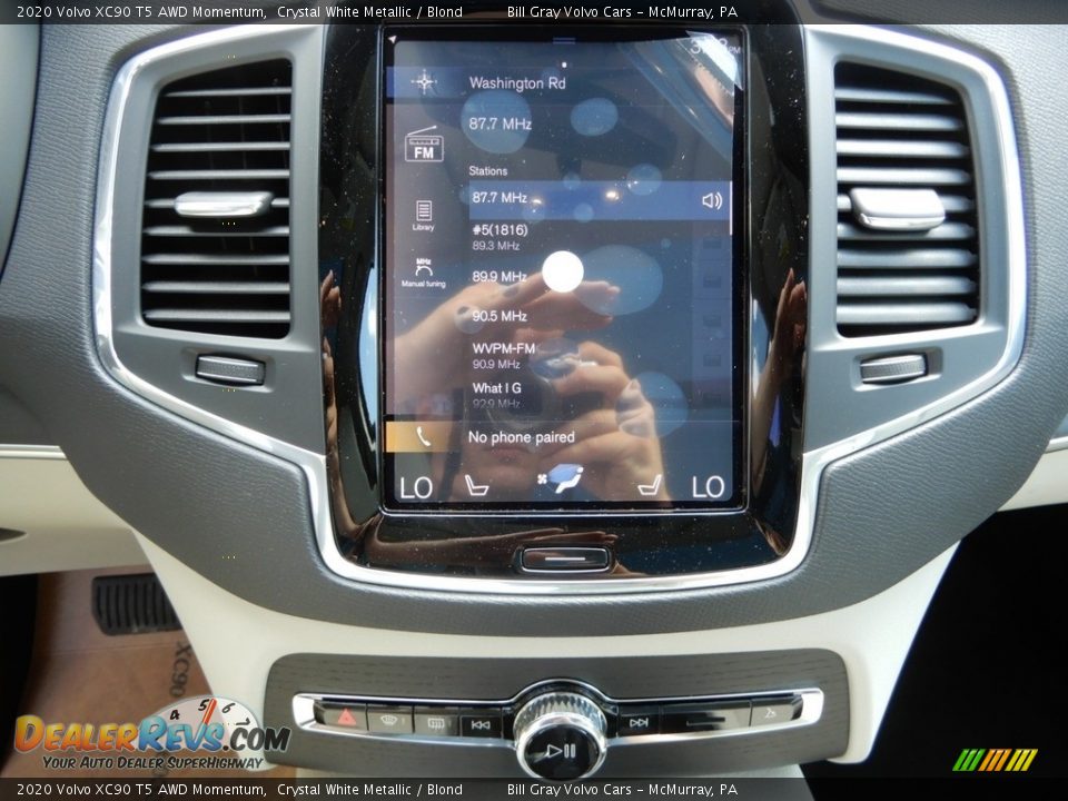 2020 Volvo XC90 T5 AWD Momentum Crystal White Metallic / Blond Photo #15