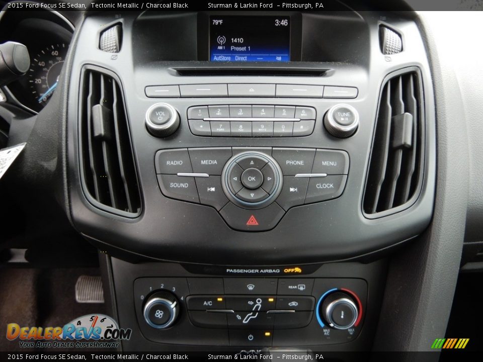 2015 Ford Focus SE Sedan Tectonic Metallic / Charcoal Black Photo #24