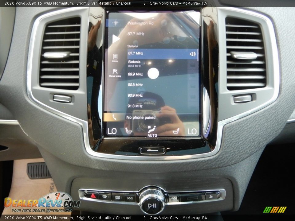Controls of 2020 Volvo XC90 T5 AWD Momentum Photo #15