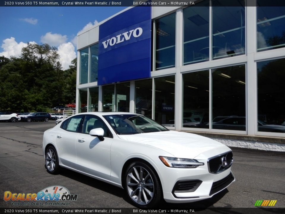 Front 3/4 View of 2020 Volvo S60 T5 Momentum Photo #1