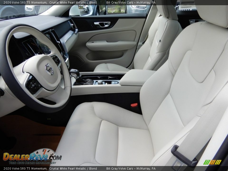 Front Seat of 2020 Volvo S60 T5 Momentum Photo #7