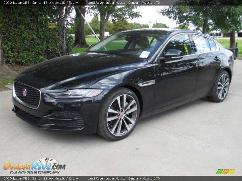 Front 3/4 View of 2020 Jaguar XE S Photo #10