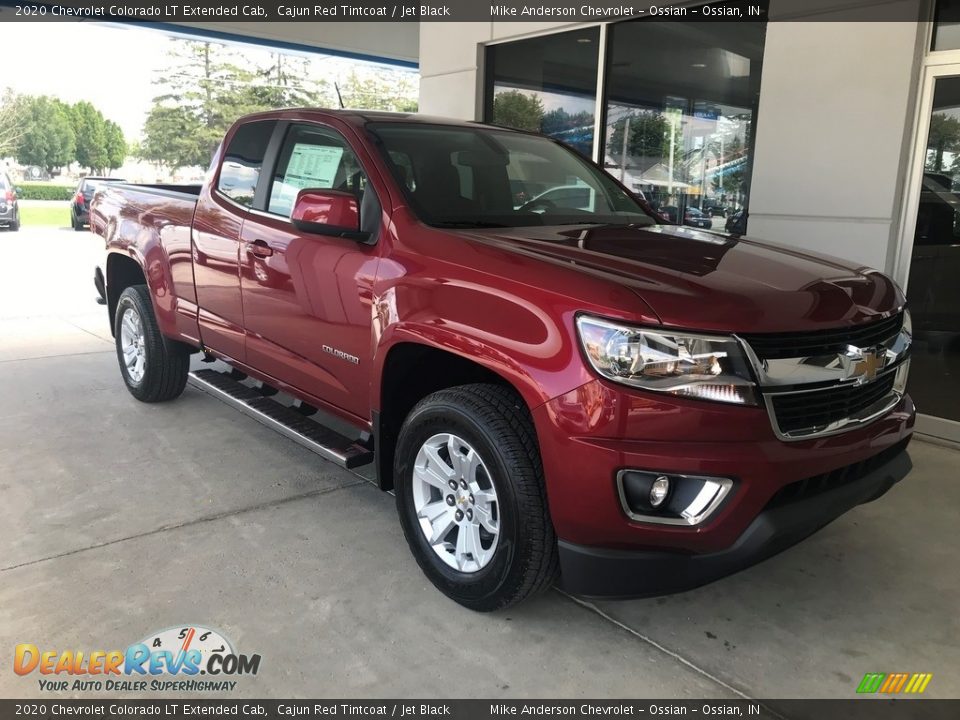 Front 3/4 View of 2020 Chevrolet Colorado LT Extended Cab Photo #1