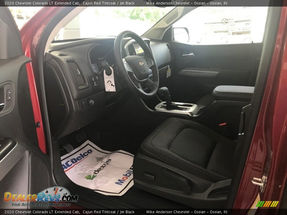 Front Seat of 2020 Chevrolet Colorado LT Extended Cab Photo #8