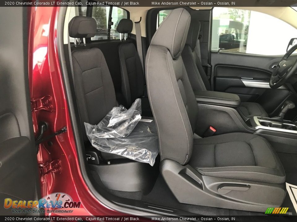 Front Seat of 2020 Chevrolet Colorado LT Extended Cab Photo #10