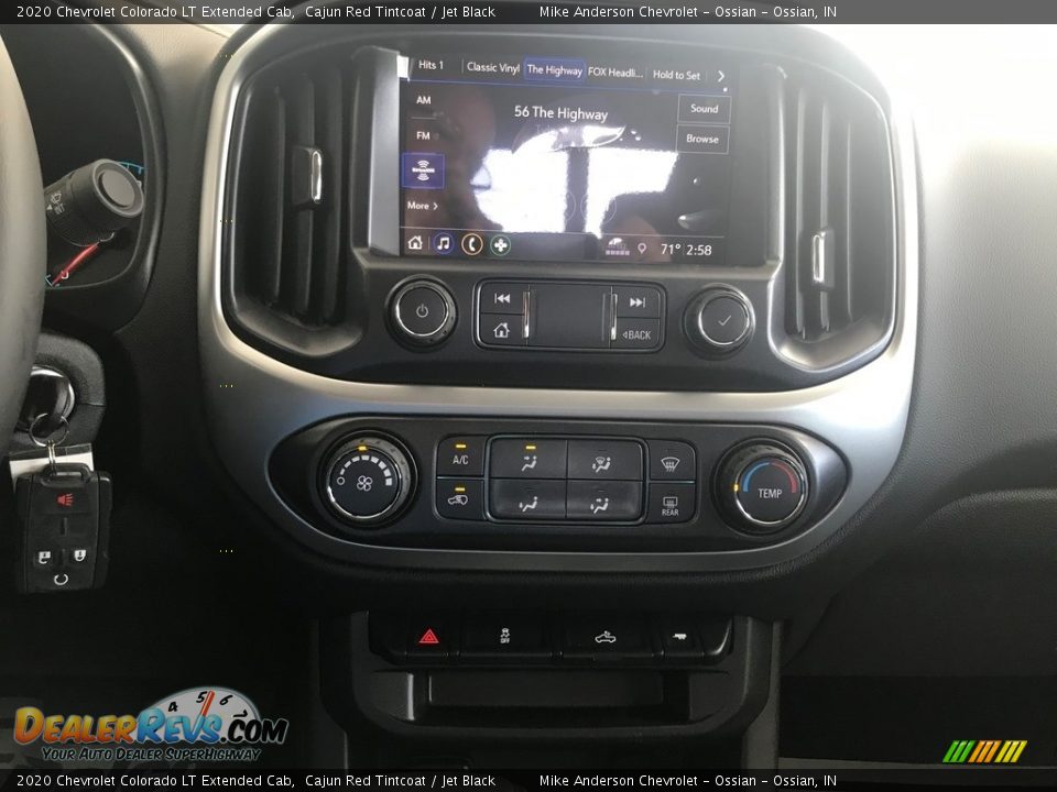 Controls of 2020 Chevrolet Colorado LT Extended Cab Photo #16