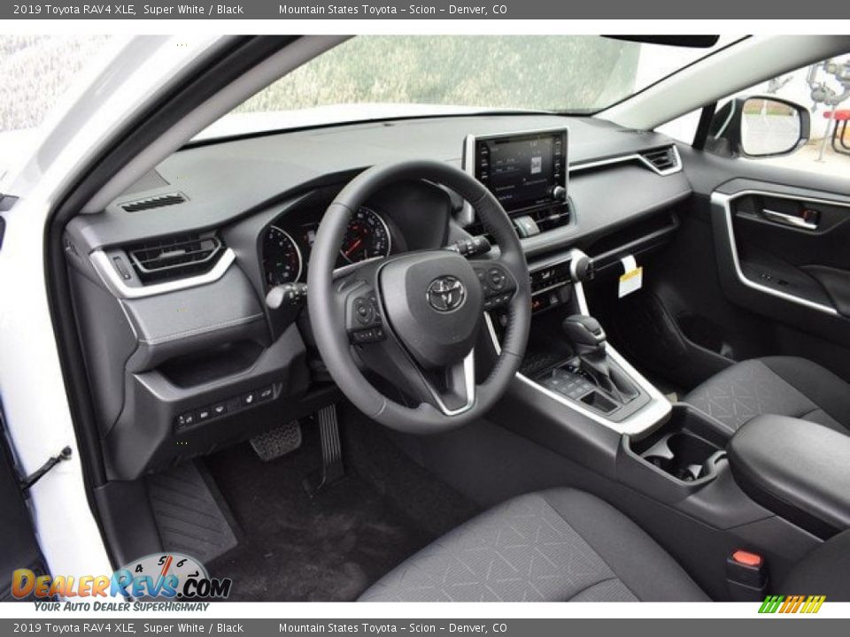 2019 Toyota RAV4 XLE Super White / Black Photo #5