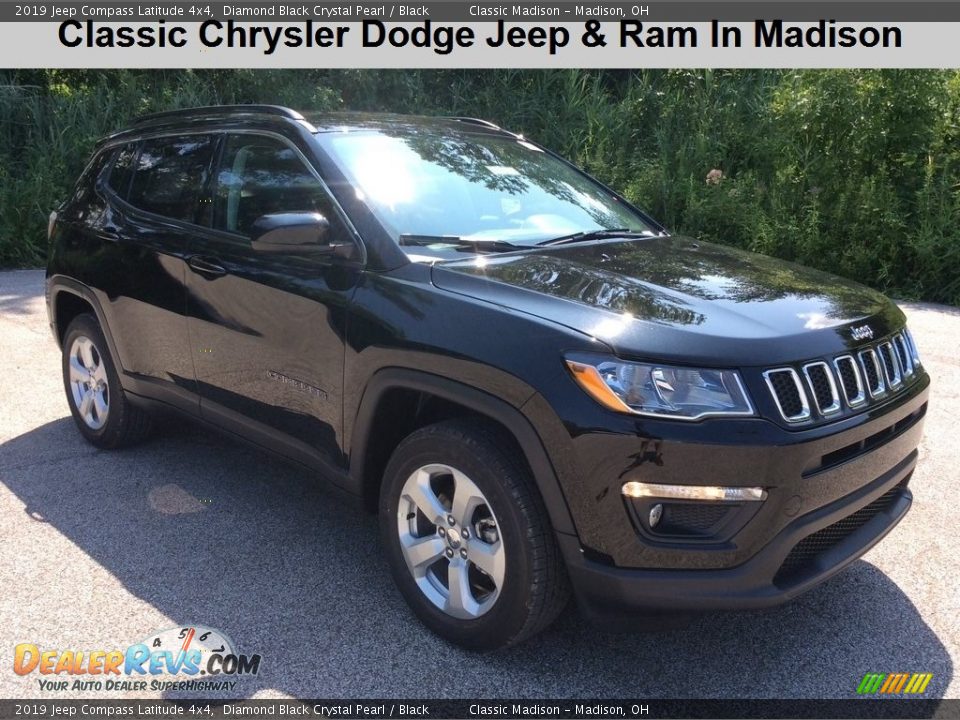 2019 Jeep Compass Latitude 4x4 Diamond Black Crystal Pearl / Black Photo #1