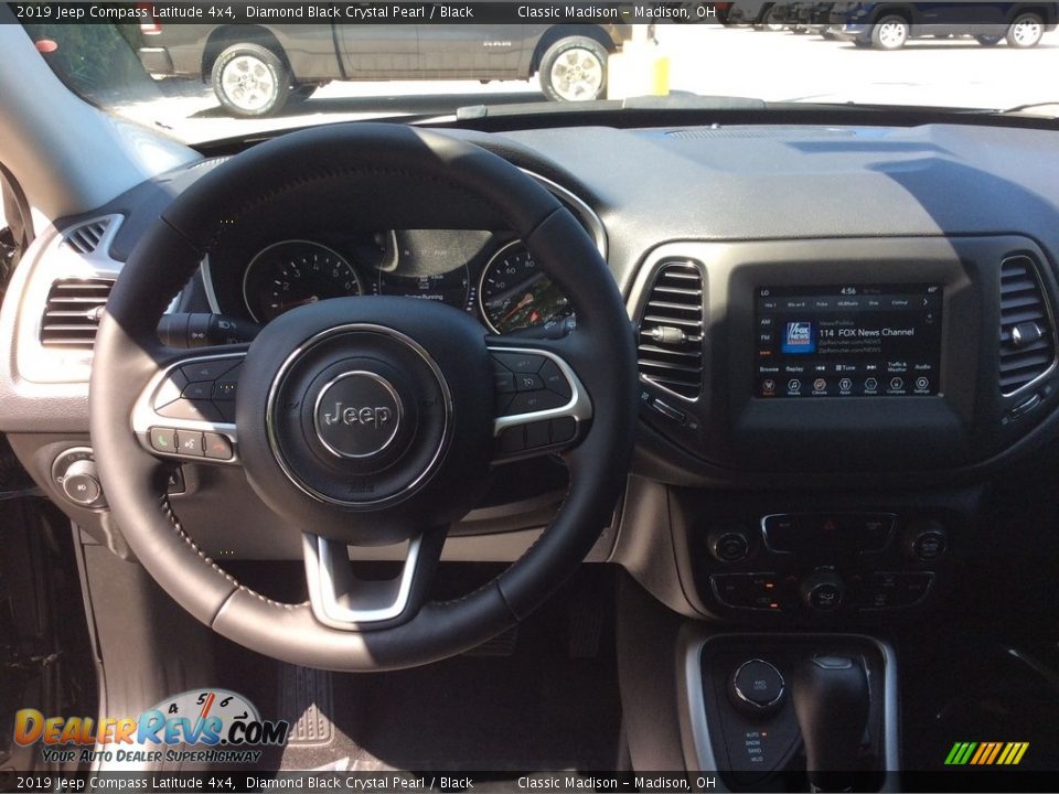 2019 Jeep Compass Latitude 4x4 Diamond Black Crystal Pearl / Black Photo #2