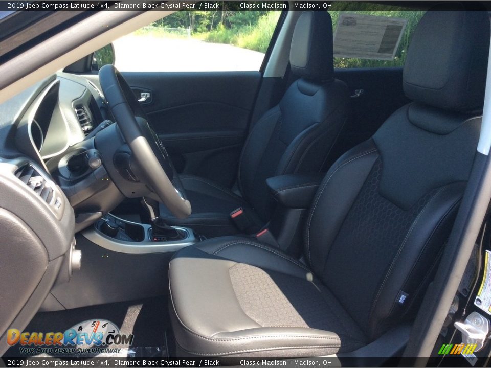 2019 Jeep Compass Latitude 4x4 Diamond Black Crystal Pearl / Black Photo #3