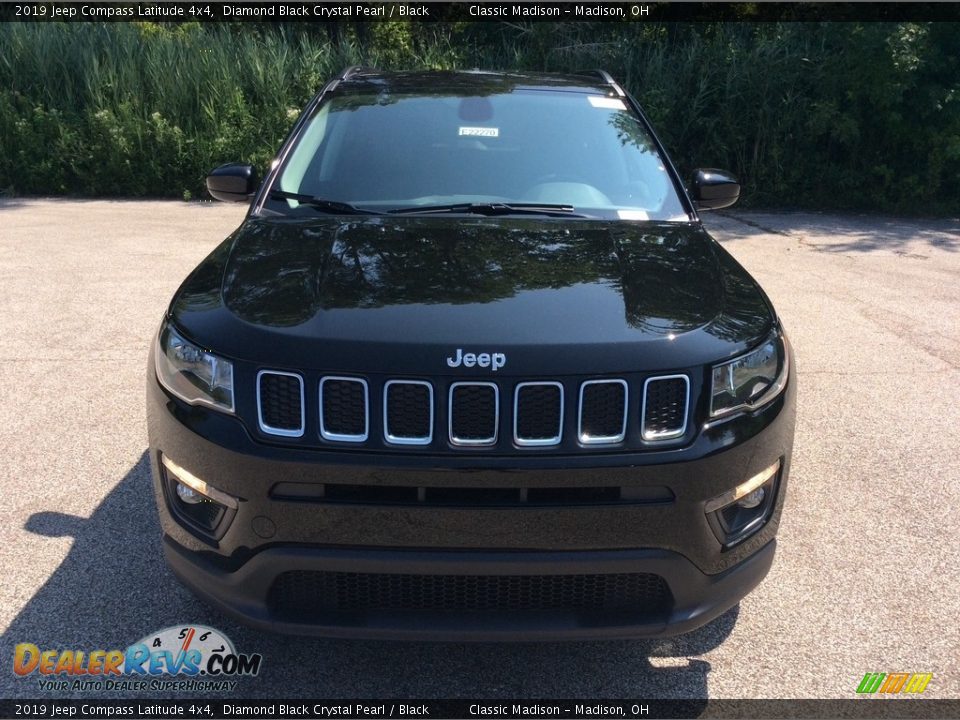 2019 Jeep Compass Latitude 4x4 Diamond Black Crystal Pearl / Black Photo #4