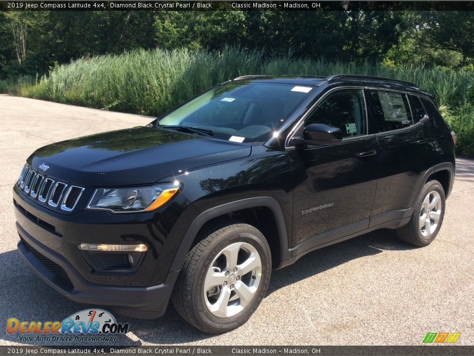 2019 Jeep Compass Latitude 4x4 Diamond Black Crystal Pearl / Black Photo #5