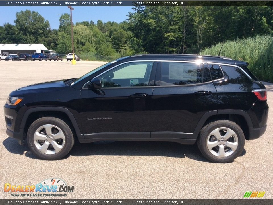 2019 Jeep Compass Latitude 4x4 Diamond Black Crystal Pearl / Black Photo #6