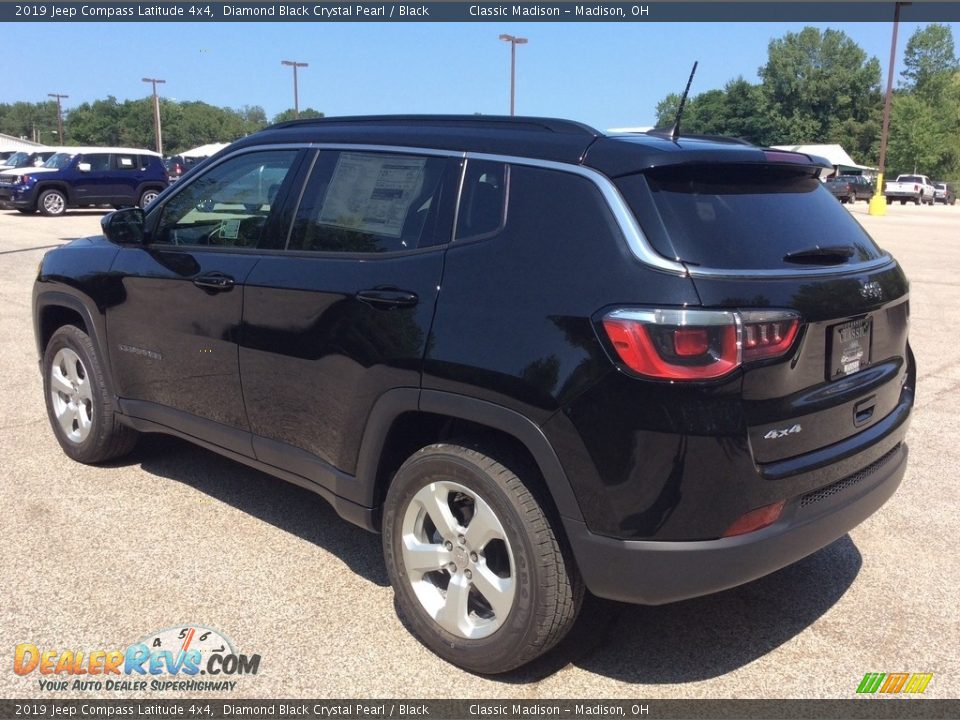 2019 Jeep Compass Latitude 4x4 Diamond Black Crystal Pearl / Black Photo #7
