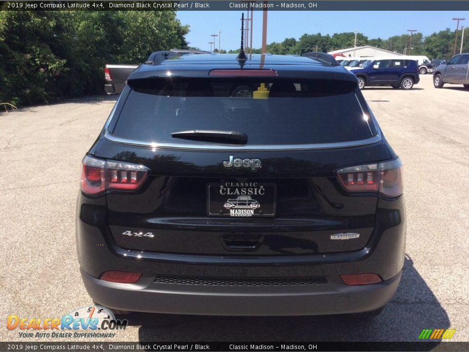 2019 Jeep Compass Latitude 4x4 Diamond Black Crystal Pearl / Black Photo #8