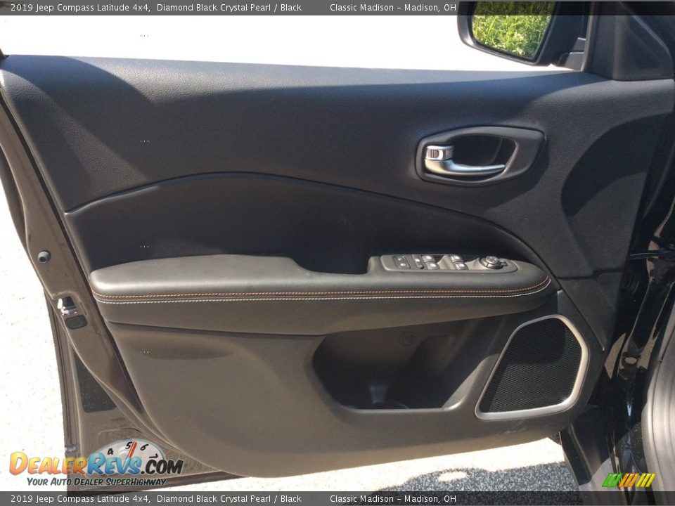 2019 Jeep Compass Latitude 4x4 Diamond Black Crystal Pearl / Black Photo #10