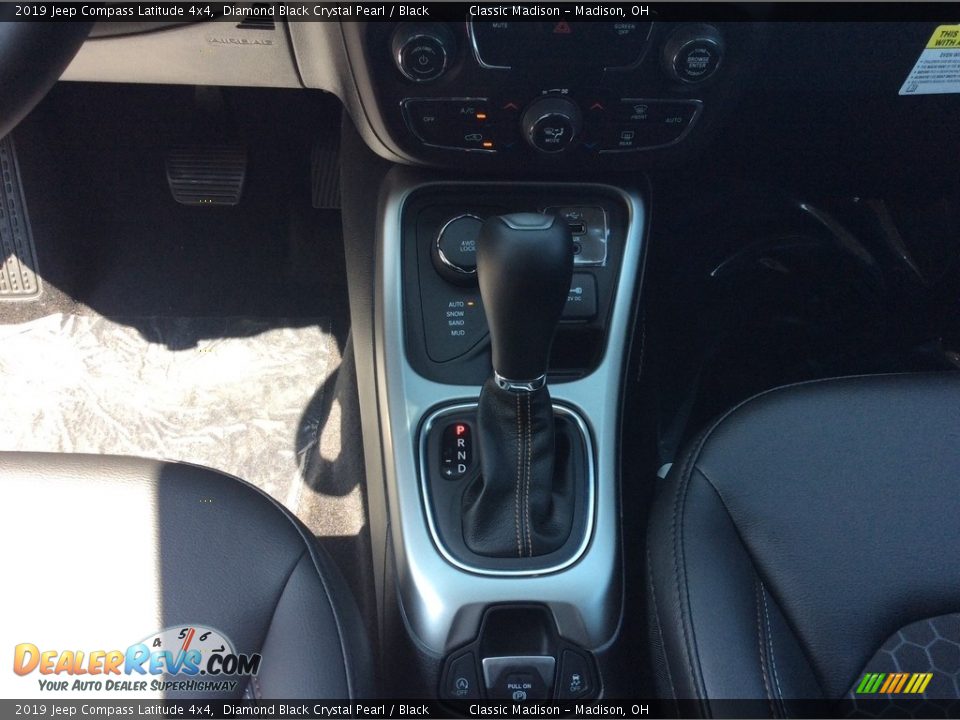 2019 Jeep Compass Latitude 4x4 Diamond Black Crystal Pearl / Black Photo #13
