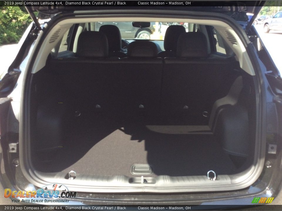 2019 Jeep Compass Latitude 4x4 Diamond Black Crystal Pearl / Black Photo #17