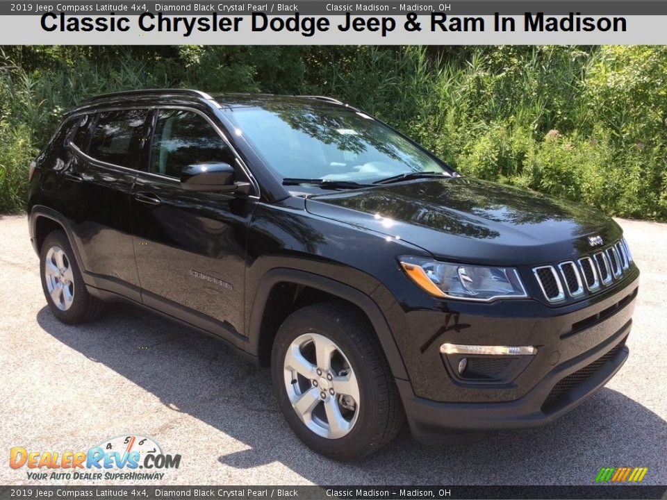 2019 Jeep Compass Latitude 4x4 Diamond Black Crystal Pearl / Black Photo #1